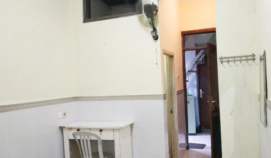 D'Kost Ketintang Hotel Surabaia Exterior foto