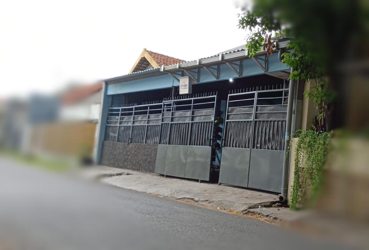 D'Kost Ketintang Hotel Surabaia Exterior foto