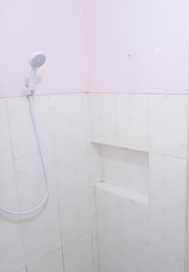 D'Kost Ketintang Hotel Surabaia Exterior foto