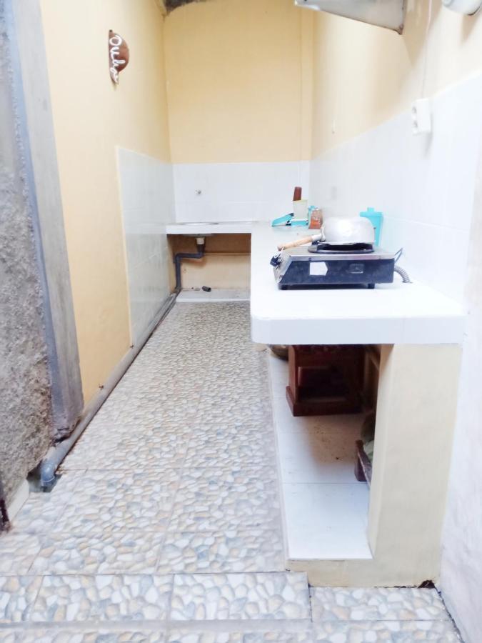 D'Kost Ketintang Hotel Surabaia Exterior foto
